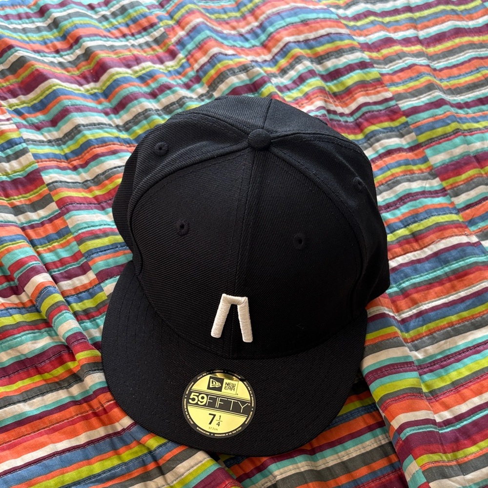 Rare New Era x Fear of God Essentials MLB 59FIFTY Fitted Cap Black 7-1/4 nwt